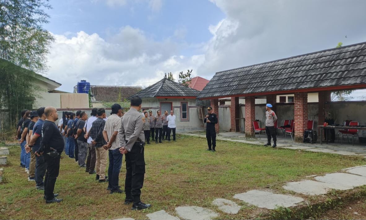Sebanyak 63 Personel Polres Tanggamus Ikuti Latihan Menembak