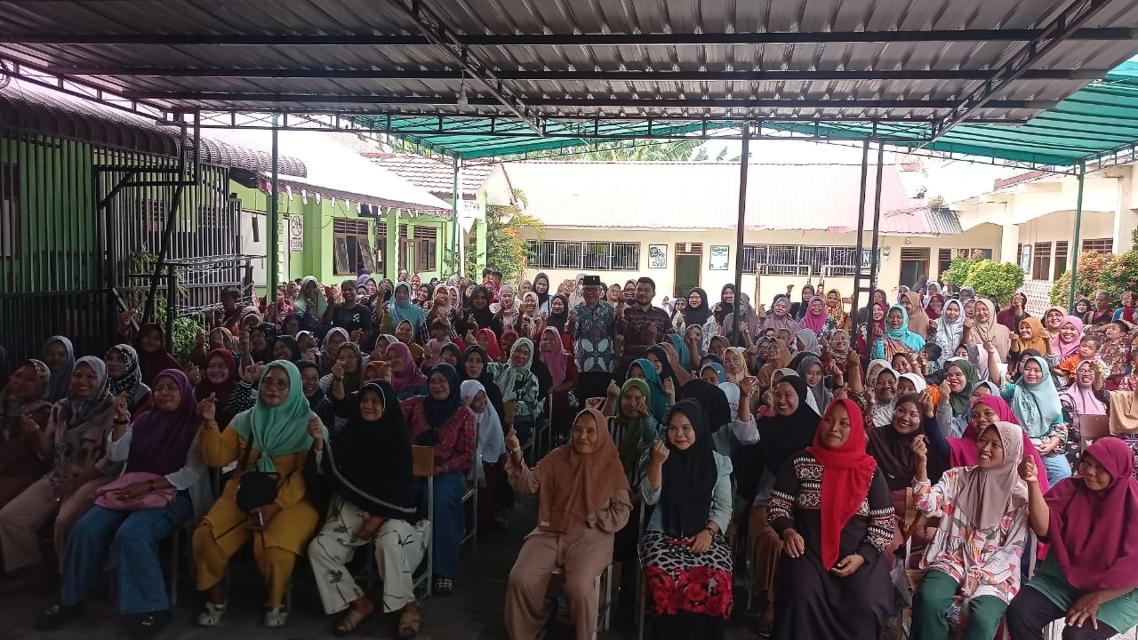 Wali Murid Sambut Hangat kedatangan Anggota DPR RI Sofyan Tan Di Yayasan Amalyatul Huda

