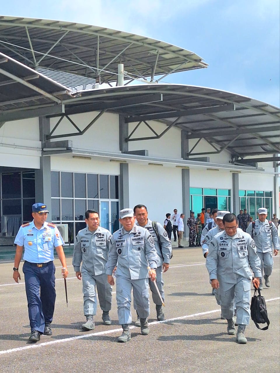 Danlanud RSA Natuna Antar Kepulangan Kepala Bakamla RI dan Rombongan Usai Kunjungan Kerja