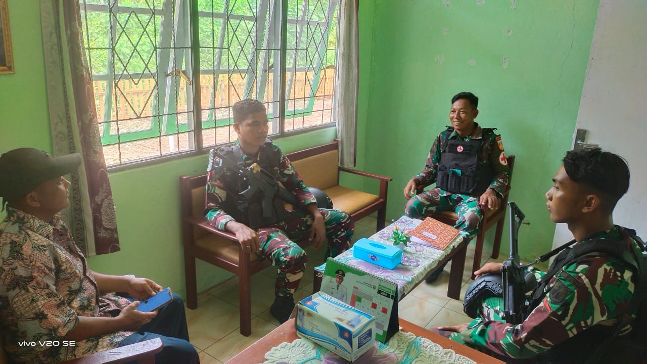 Personel TNI Satgas Pamtas Yonif 407/PK Giat Anjangsana Di-Kampung Kambala ,Kaimana
