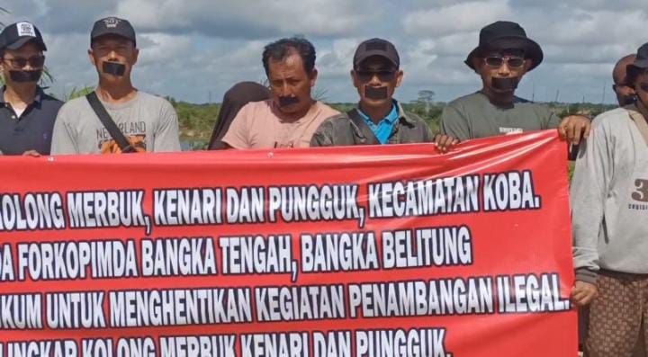 Puluhan Warga Lingkar Tambang Merbuk Gelar Aksi Lakban Mulut, Tolak Tambang Ilegal