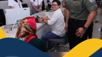 Pastikan Layanan Kementerian ATR/BPN Selalu Hadir, Menteri AHY Tinjau Layanan Tanah Akhir Pekan dan Serahkan Sertipikat Tanah Elektronik
