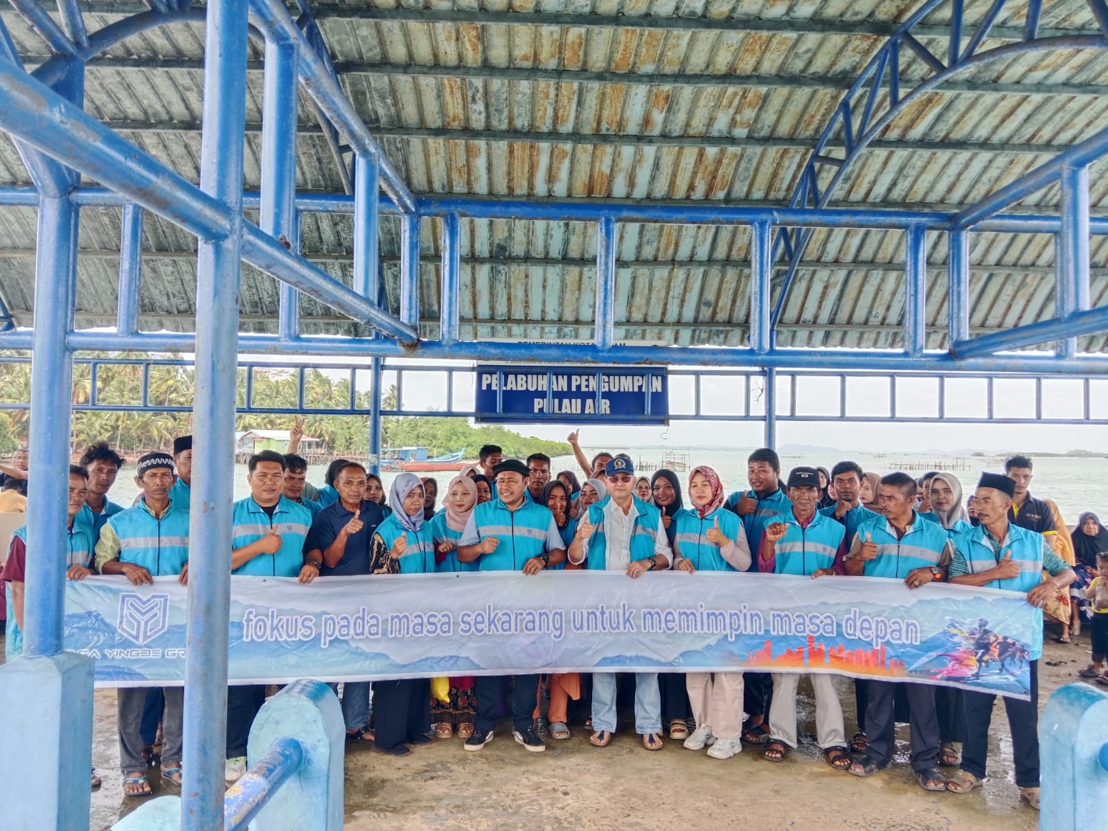 Tengku Dr. Afrizal Dahlan, Wakil Ketua 3 DPRD Kepri, Hadir dalam Penyerahan Bantuan Pendidikan dari Yaga Yingde Group