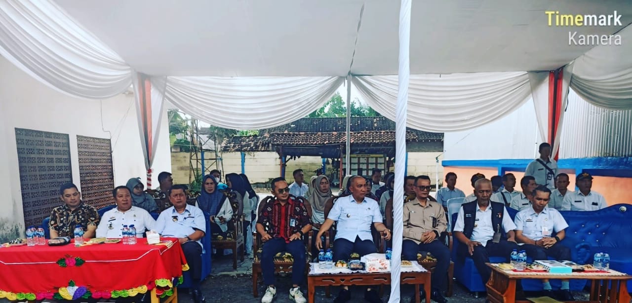 PJ. Bupati Menyalurkan BPB Tahap Tiga Kabupaten Tanggamus 