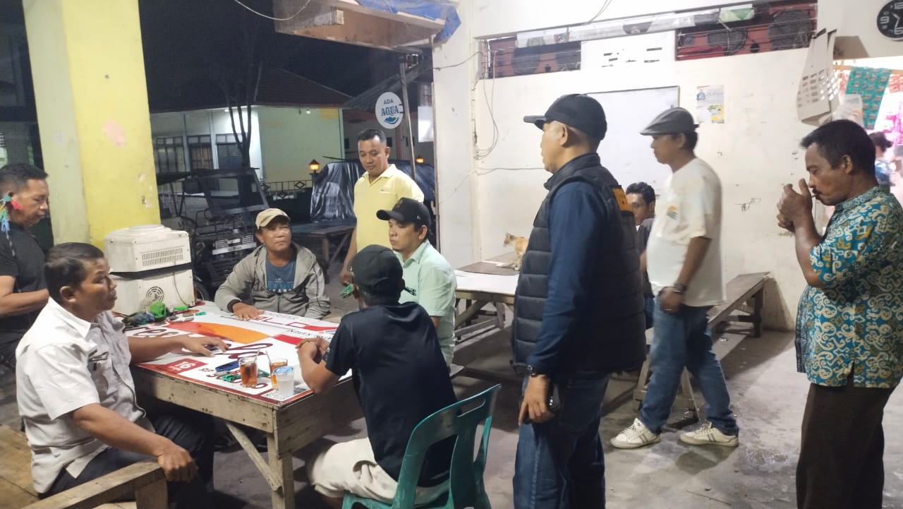 Pastikan Kamtibmas Kondusif Polsek Sei Tualang Raso Patroli Dialogis Malam Hari