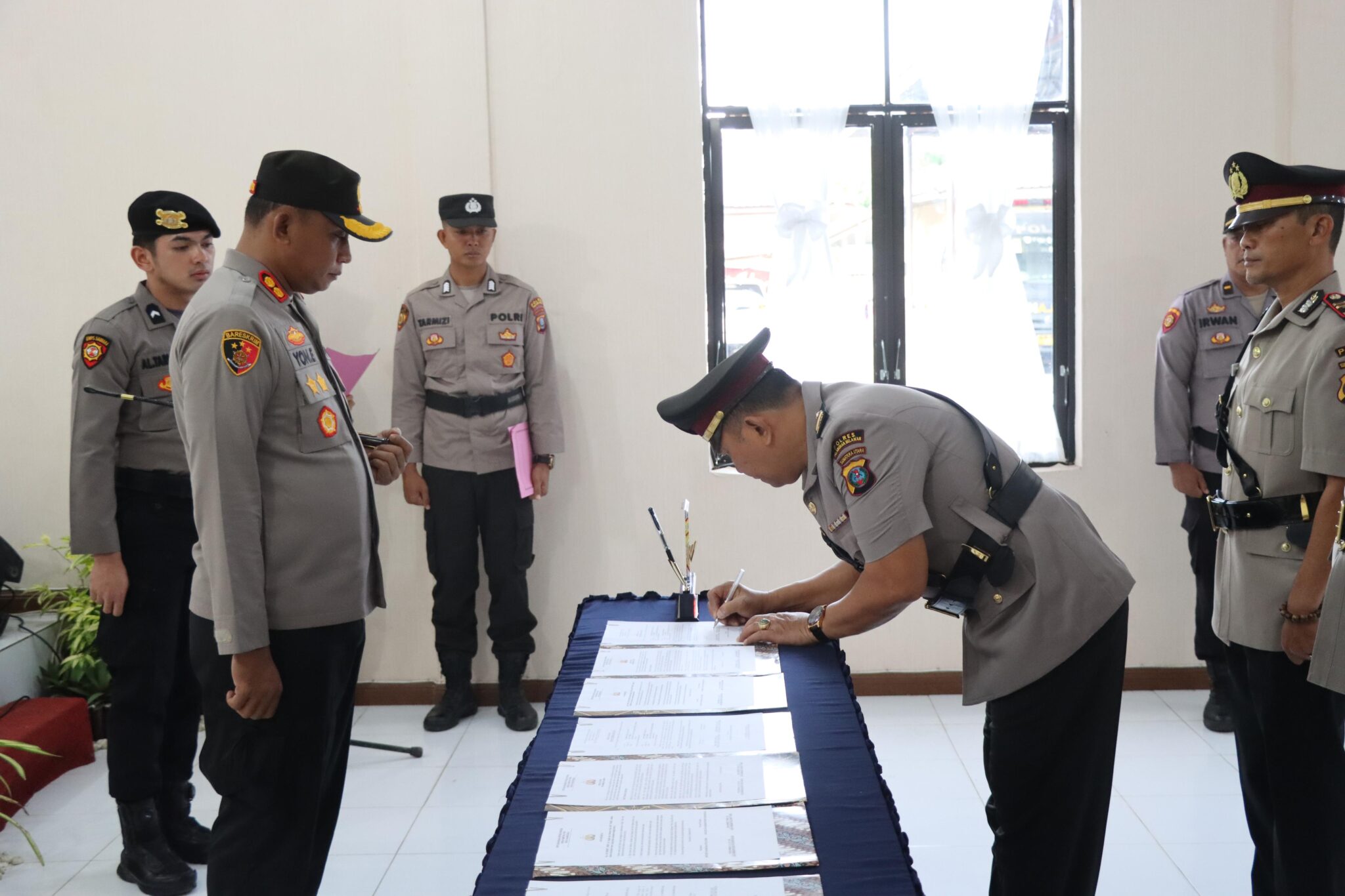 Polres Tanjung Balai Gelar Upacara Serah Terima Jabatan Kasat, Kasi Propam dan Kapolsek