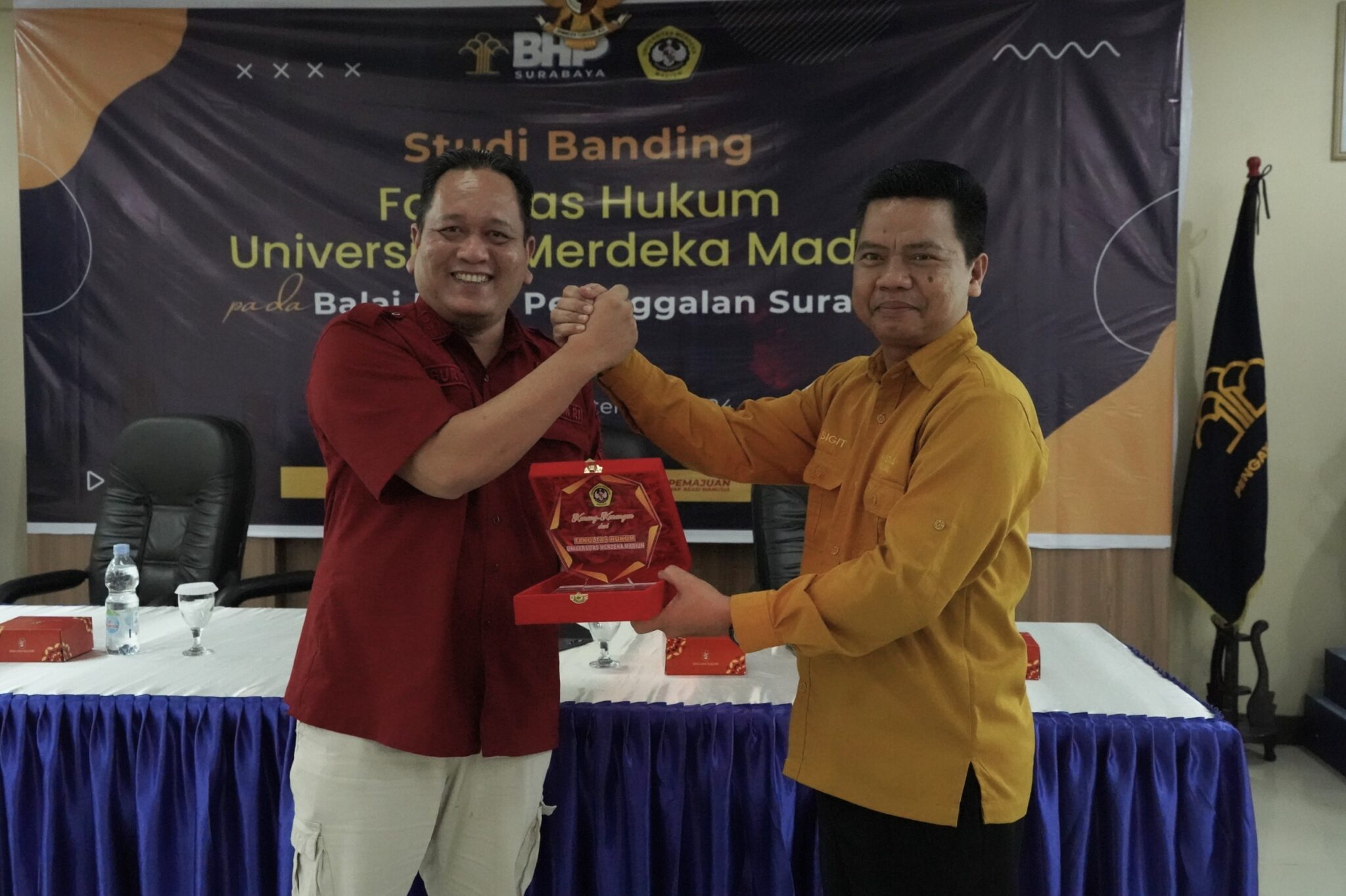 Studi Banding Fakultas Hukum Universitas Merdeka Madiun Pada BHP Surabaya
