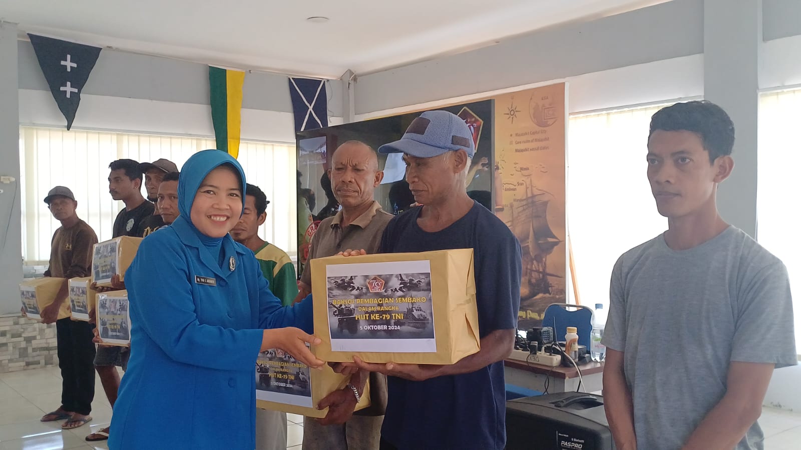 TNI Tri Matra Kembali Salurkan Bantuan Sembako di Maumere