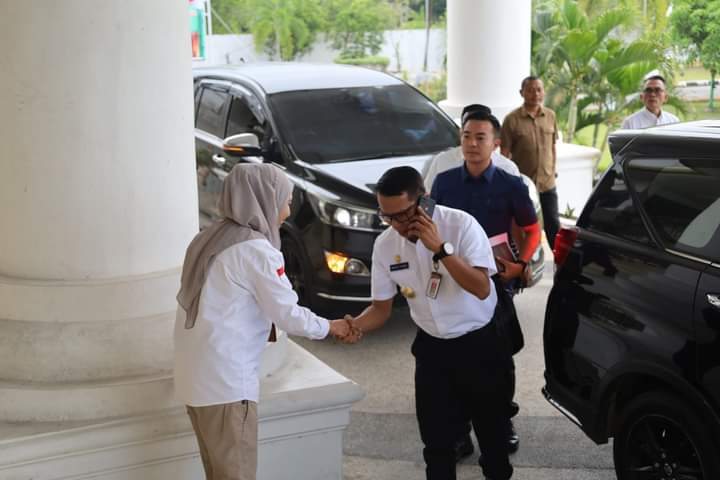 Mengawali Pekerjaan,Pejabat Sementara Wali Kota Tanjungbalai, Baharuddin Pabba,Melaksanakan Rapat Di Pemko.