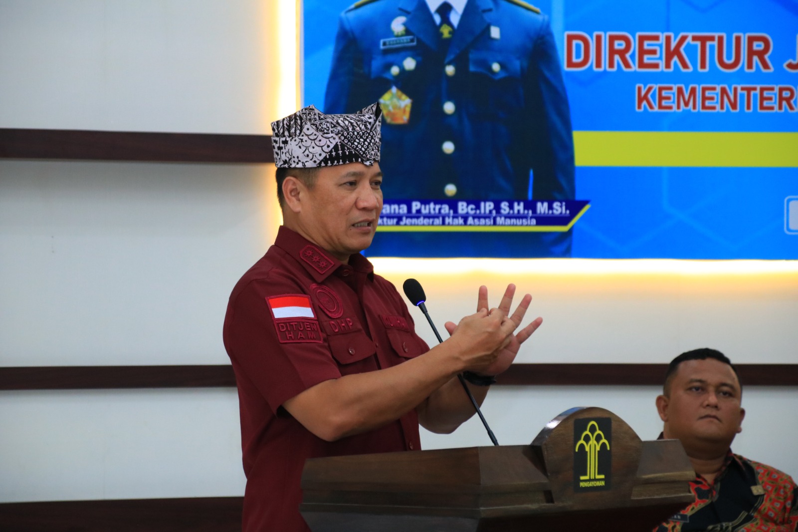 https://www.goindonesia.id/gelar-kunjungan-ke-lapas-banyuwangi-dirjen-ham-pastikan-penerapan-layanan-berbasis-ham-berjalan-dengan-baik/