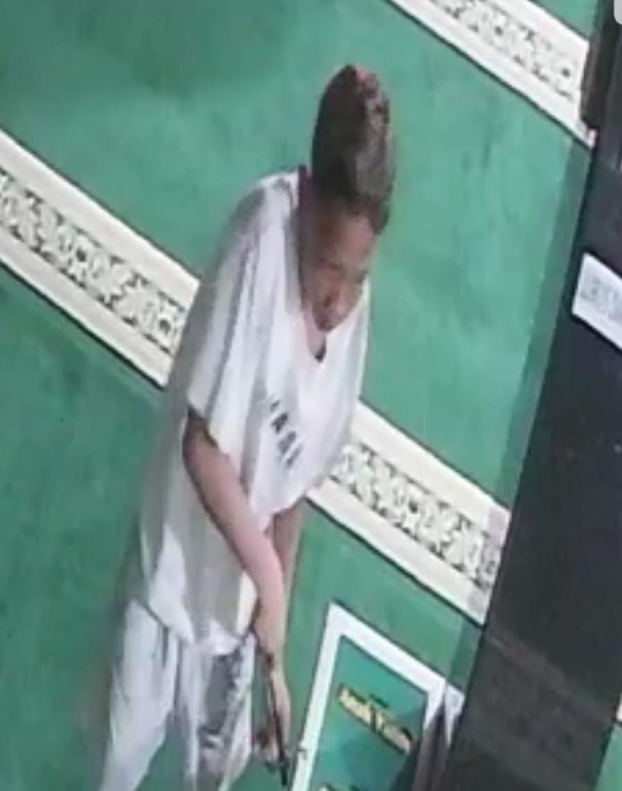 Aksi Pencurian Kotak Amal di Masjid Baitussalam Botania : Viral Terekam CCTV