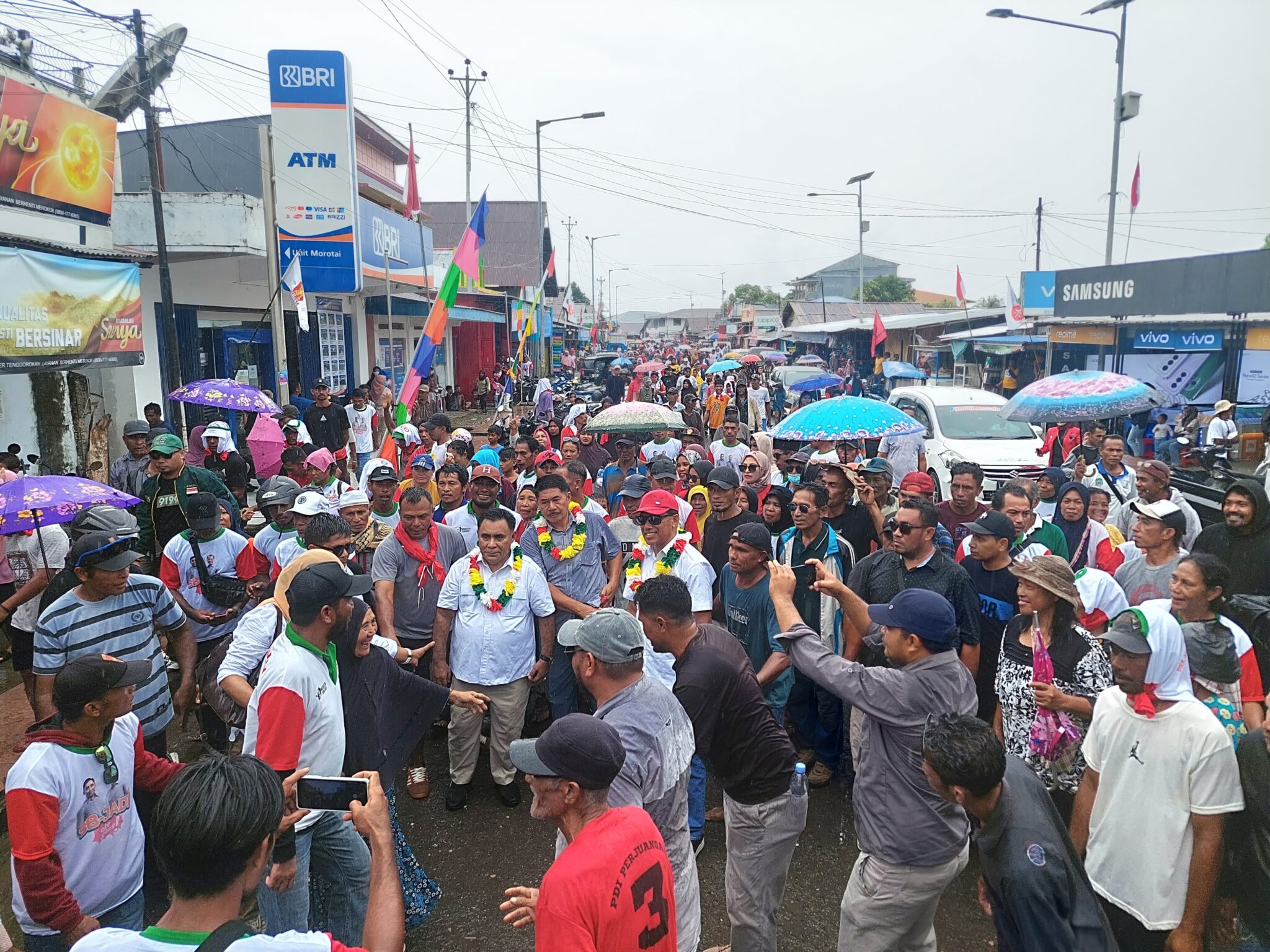Pendukung Bacabup SB-JADI Gemparkan Kota Saat Penjemputan dan Deklarasi. 
