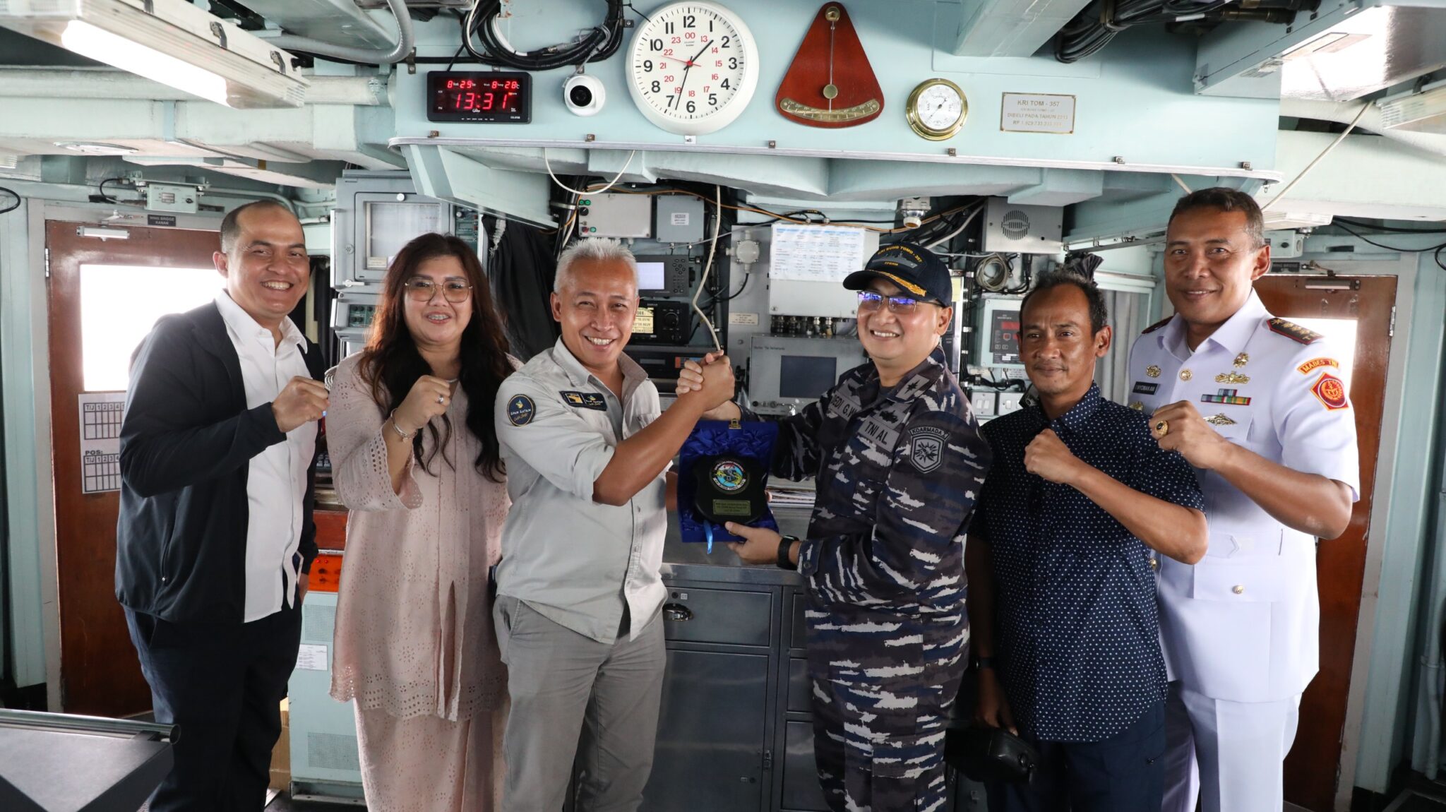  KRI Bung Tomo 357 Singgah di Pelabuhan Batu Ampar, BP Batam: Mari Kita Dukung TNI AL Jaga Kedaulatan Laut NKRI