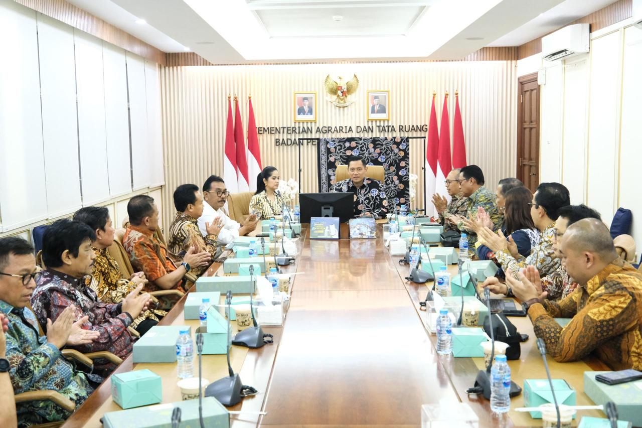 Dedikasi untuk Hari Batik Nasional, Menteri AHY Luncurkan Batik Sekar Pace Bhumi untuk Jajaran Kementerian ATR/BPN