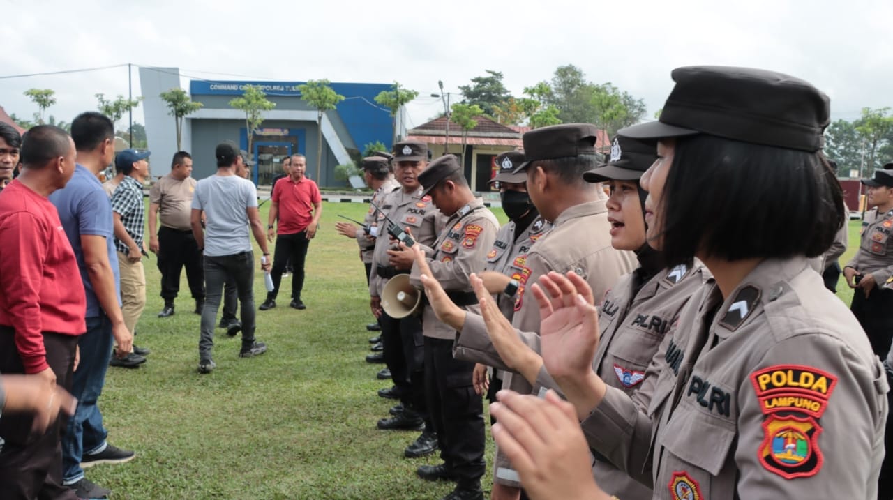 Pimpin Apel Kesiapan Simulasi Pengamanan Acara Pelantikan DPRD, AKBP James: Practice Makes Perfect