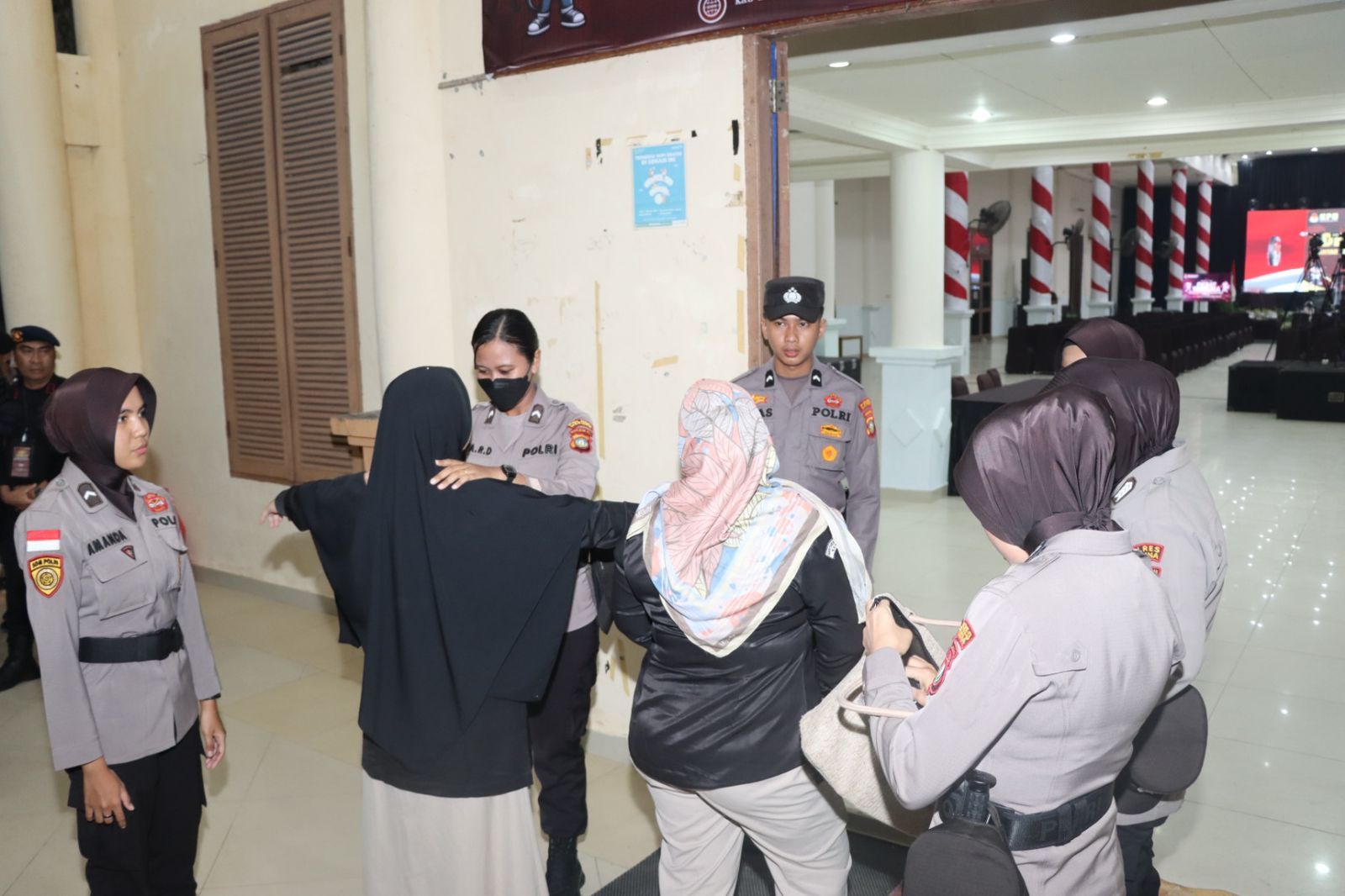 Polres Natuna Bersinergi dengan TNI untuk Mengamankan Debat Publik Calon Bupati dan Wakil Bupati Natuna