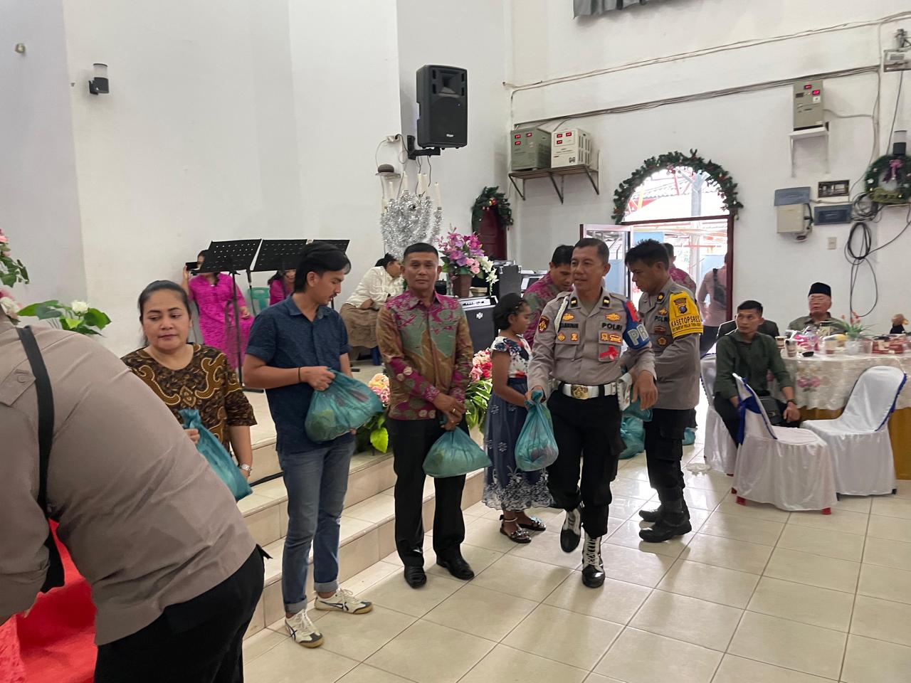 Keluarga Besar Polres Tanjung Balai Rayakan Suka Cita Natal.