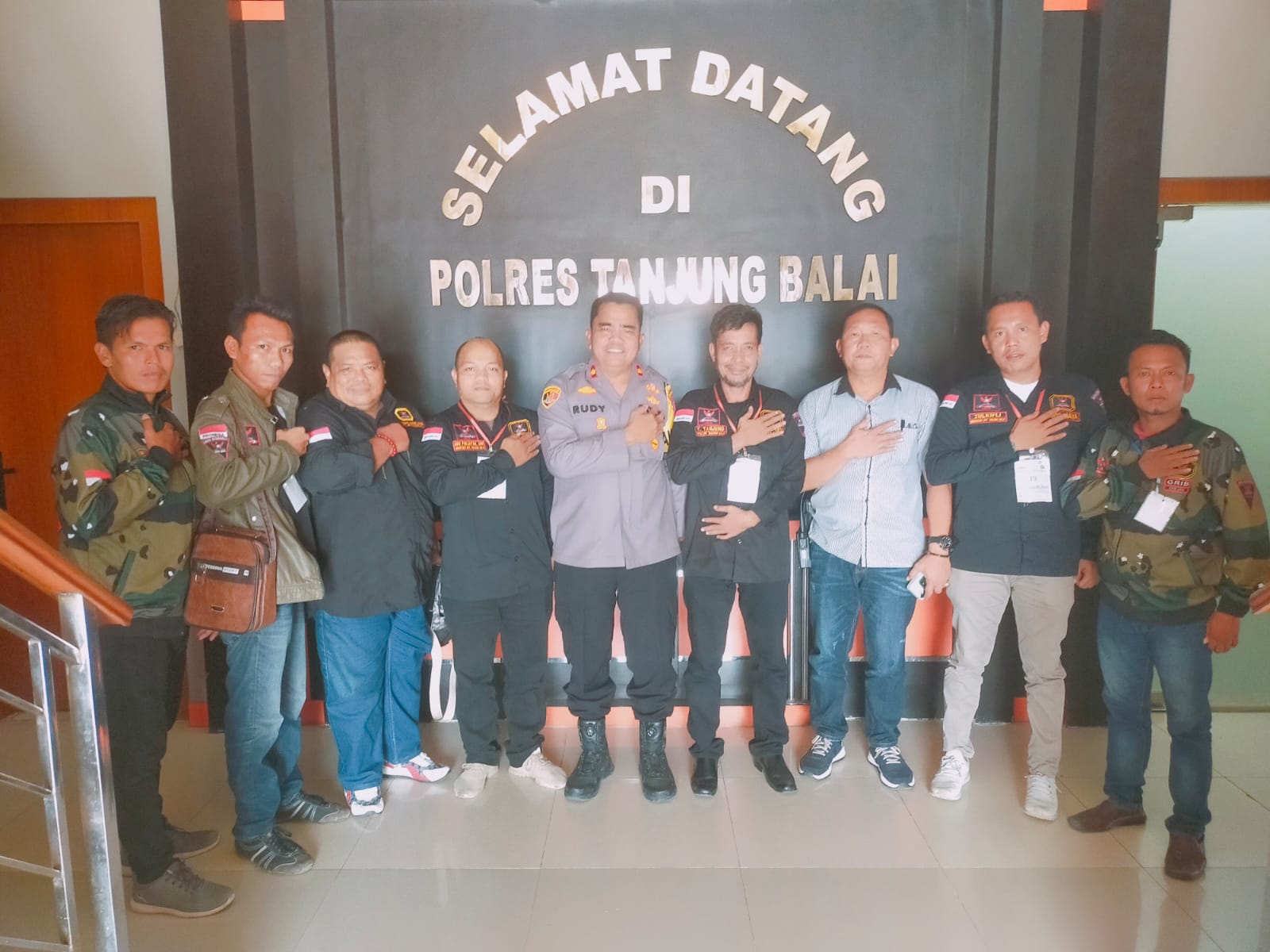 Pastikan Penyaluran Bantuan Pemerintah Kepada Warga Aman Lancar Tertib, Polres Tanjung Balai Melaksanakan Pengamanan dan Monitoring