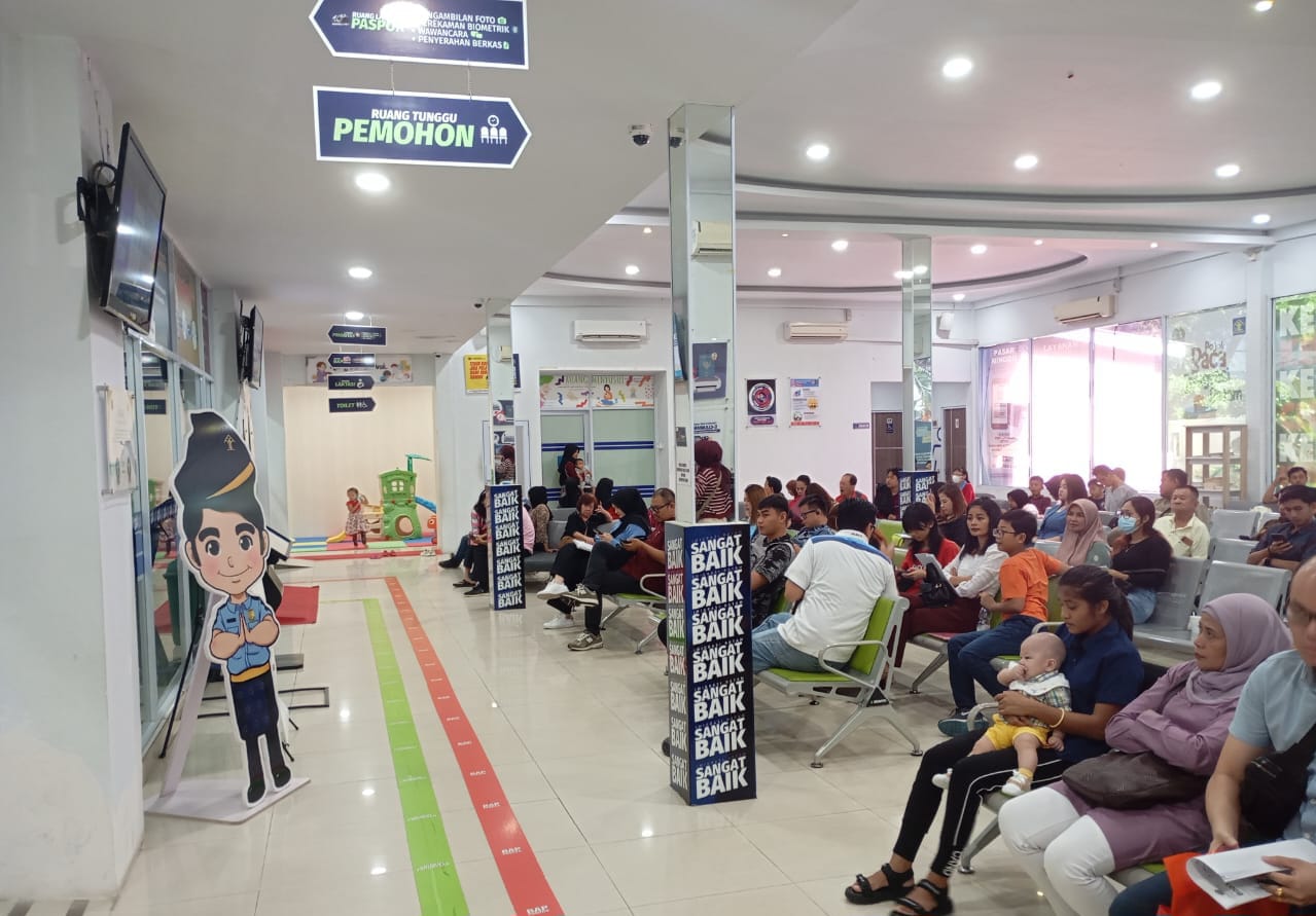 Kantor Imigrasi Kelas  I Khusus TPI Batam Adakan Siaran Pers
Animo Masyarakat Yang Tinggi Pada Pelayanan Imigrasi Batam