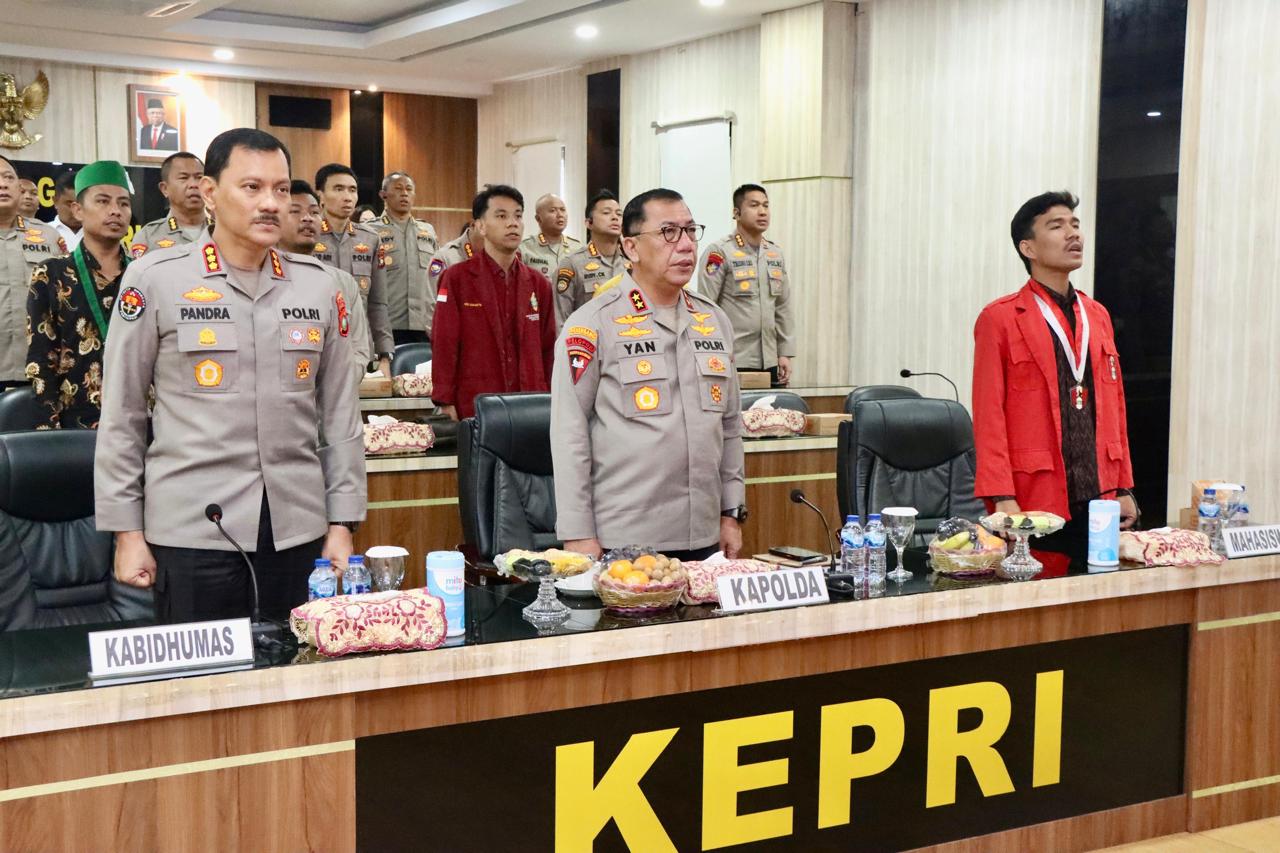 Kapolda Kepri Mengikuti Dialog Internal Secara Daring : Internalisasi Wawasan Kebangsaan Dalam Rangka Tranformasi Polri Presisi Menyongsong Indonesia Emas