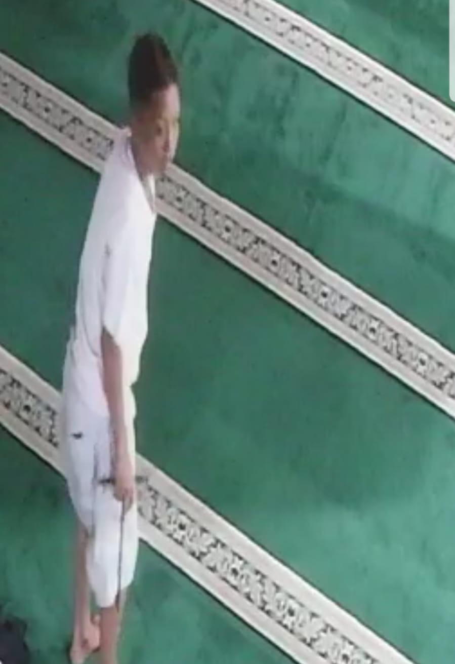 Aksi Pencurian Kotak Amal di Masjid Baitussalam Botania : Viral Terekam CCTV