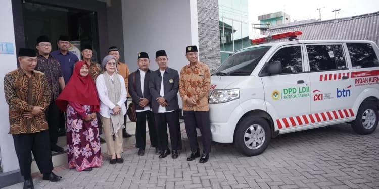 Anggota DPR RI Hibahkan Mobil Ambulans Untuk LDII Surabaya