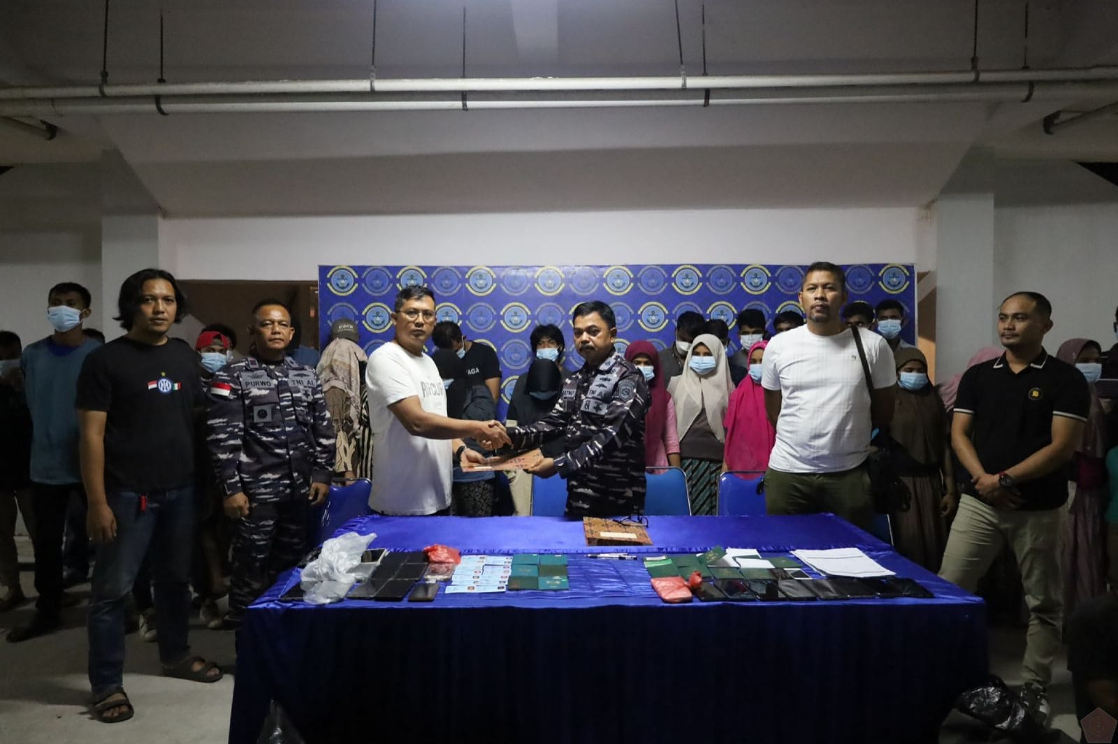 TNI AL Gagalkan Upaya Pemberangkatan 17 PMI Non Prosedural Dan 24 WNA Asal Bangladesh Tujuan Malaysia Di Dumai