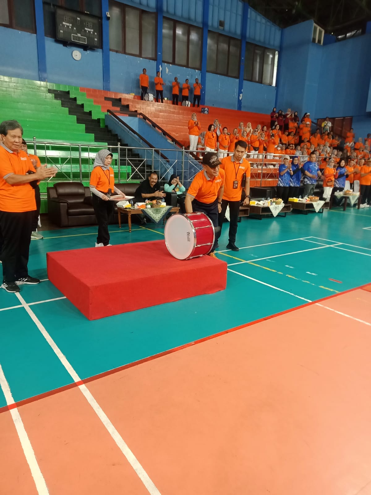 Turnamen Olah-raga Bola Voli Puteri di Empat Lingkungan Peradilan Se Wilayah Jakarta Digelar di GOR Gelanggang Remaja Tanjung Priok Jakarta Utara.