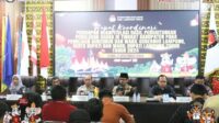 Ketua KPU Lampung Timur, Dedi Maryanto, mengumumkan Hasil Akhir Yang Menunjukkan Paslon Ela-Azwarhadi Unggul Telak