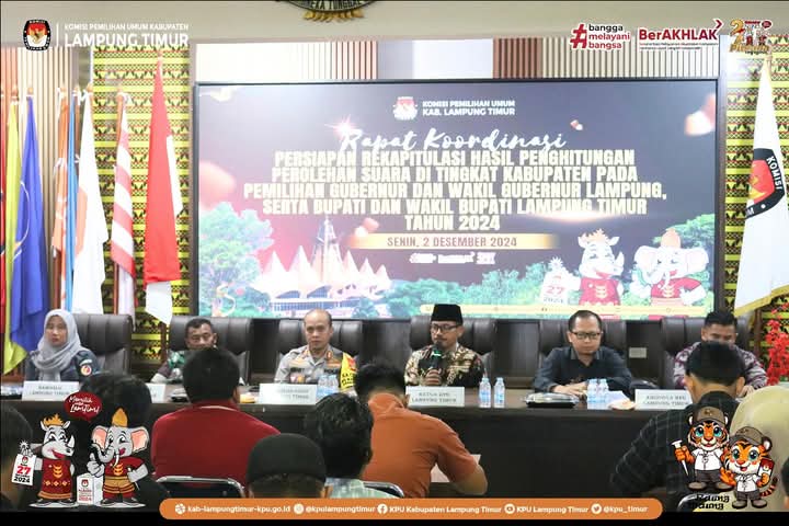Ketua KPU Lampung Timur, Dedi Maryanto, mengumumkan Hasil Akhir Yang Menunjukkan Paslon Ela-Azwarhadi Unggul Telak