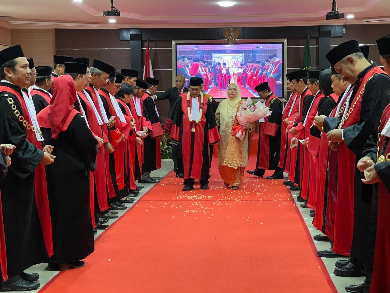 Wakil Ketua MA Bidang Non Yudisial Pimpin Wisuda Purnabakti Ketua Pengadilan Tinggi Medan