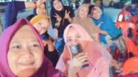Emak Emak Ramaikan Nobar Indonesia U23 vs Uzbekistan U23 di Gedung Serba Guna Rw 043 Botania Garden