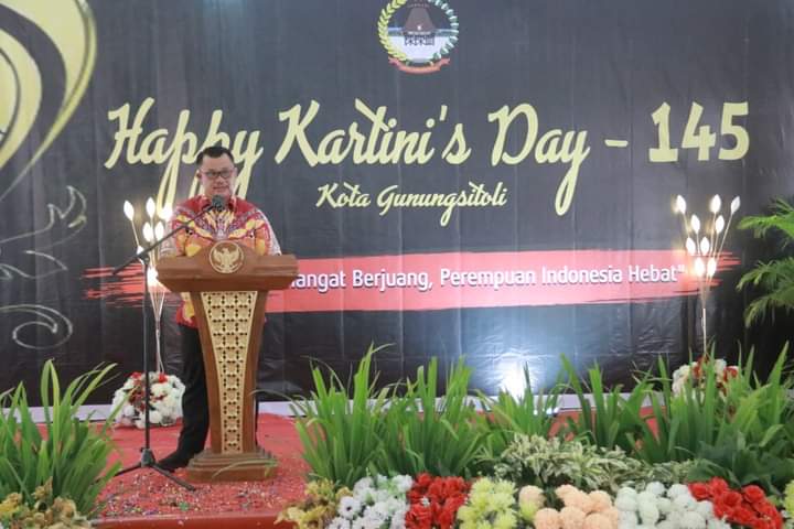 Walikota Gunungsitoli Sowa'a Laoli, S.E,. M.Si Menghadiri Peringatan Hari Kartini Ke-145 Bertempat di Ruang Rapat II