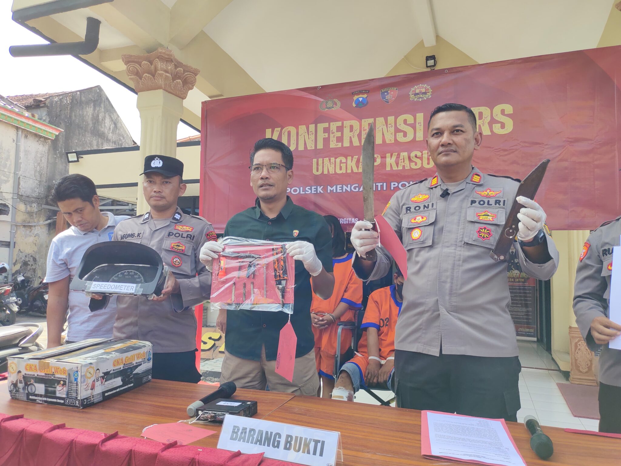 Polsek Menganti Amankan Sepasang Pasutri Curi Speedometer Mobil dan satu Set Panci, Pernah Terjerat Curanmor