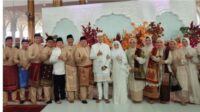 Bupati kerinci Asraf Bersama ibu Menghadiri Pernikahan Anak Gubernur Jambi Dr. H. AL Haris, S. Sos, MH