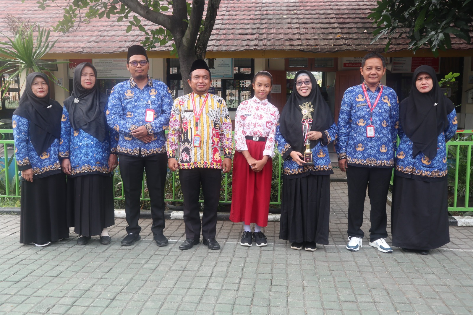 Kepsek SDN Kamal 01 Beri Sambutan Kepada Siswi Berprestasi, Ini Pesannya