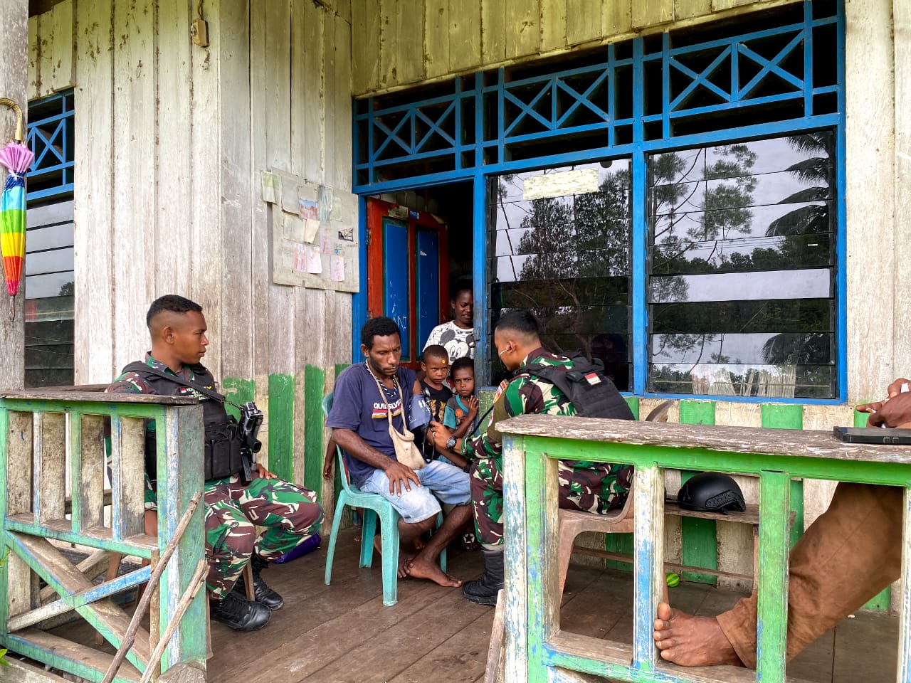 Satgas Pamtas Yonif 407/PK Gelar Bakti Kesehatan Kepada Warga Perbatasan