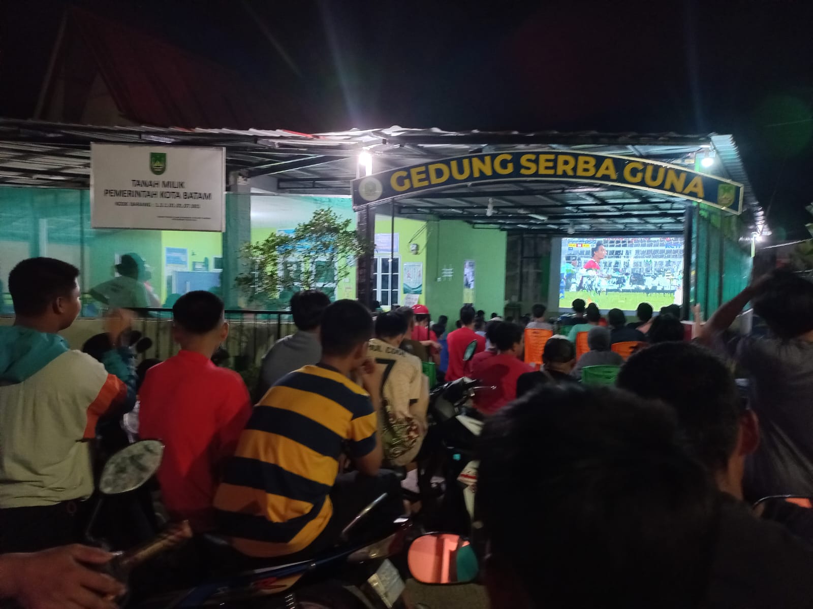 agus Tokoh Pemuda Botania Garden Rw.043 Ajak Nobar Semifinal Timnas Indonesia Vs Uzbekistan di Gedung Serba Guna