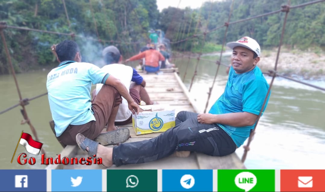 Jembatan Gantung Penghubung Jalan Usaha Tani Sungai Tembesi Amblas, Kades Cepat Tanggap