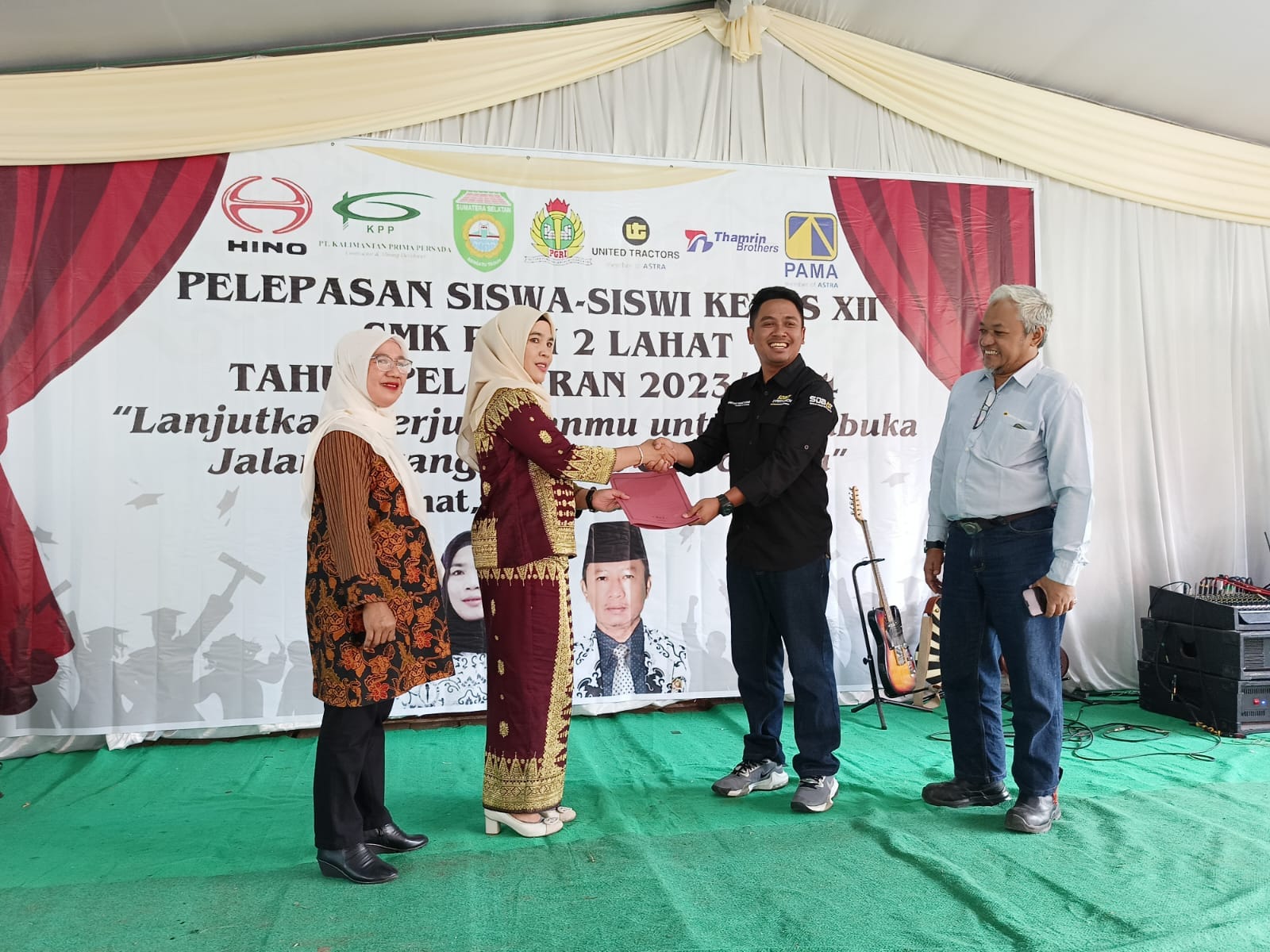 SMK PGRI 2 Lahat Gelar Pelepasan 242 Siswa Sekaligus MOU Dengan PT.United Trctors