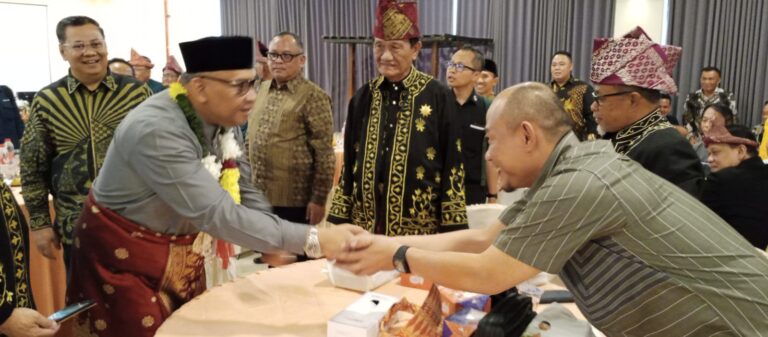H Rachmat Hidayat Hadir di Acara Penganugerahan Gelar Adat Kepada Wakil Menteri Ketenagakerjaan Ir H Afriansyah Noor