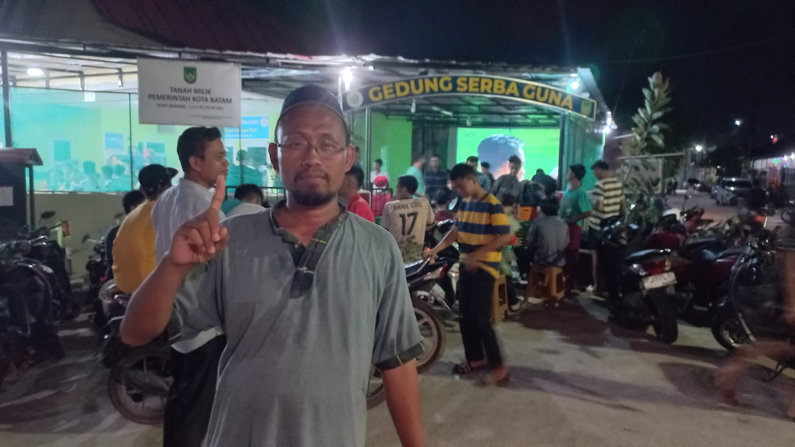Imron Supardi Ketua RW 043 Botania Garden Ajak Warga dan Para Pemuda Nobar Semifinal Piala Asia U- 23