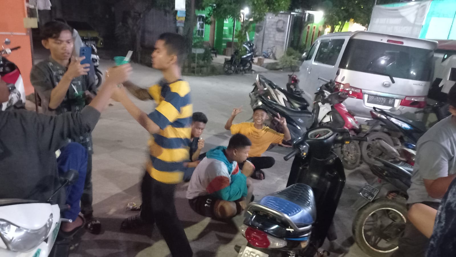 Imron Supardi Ketua RW 043 Botania Garden Ajak Warga dan Para Pemuda Nobar Semifinal Piala Asia U- 23