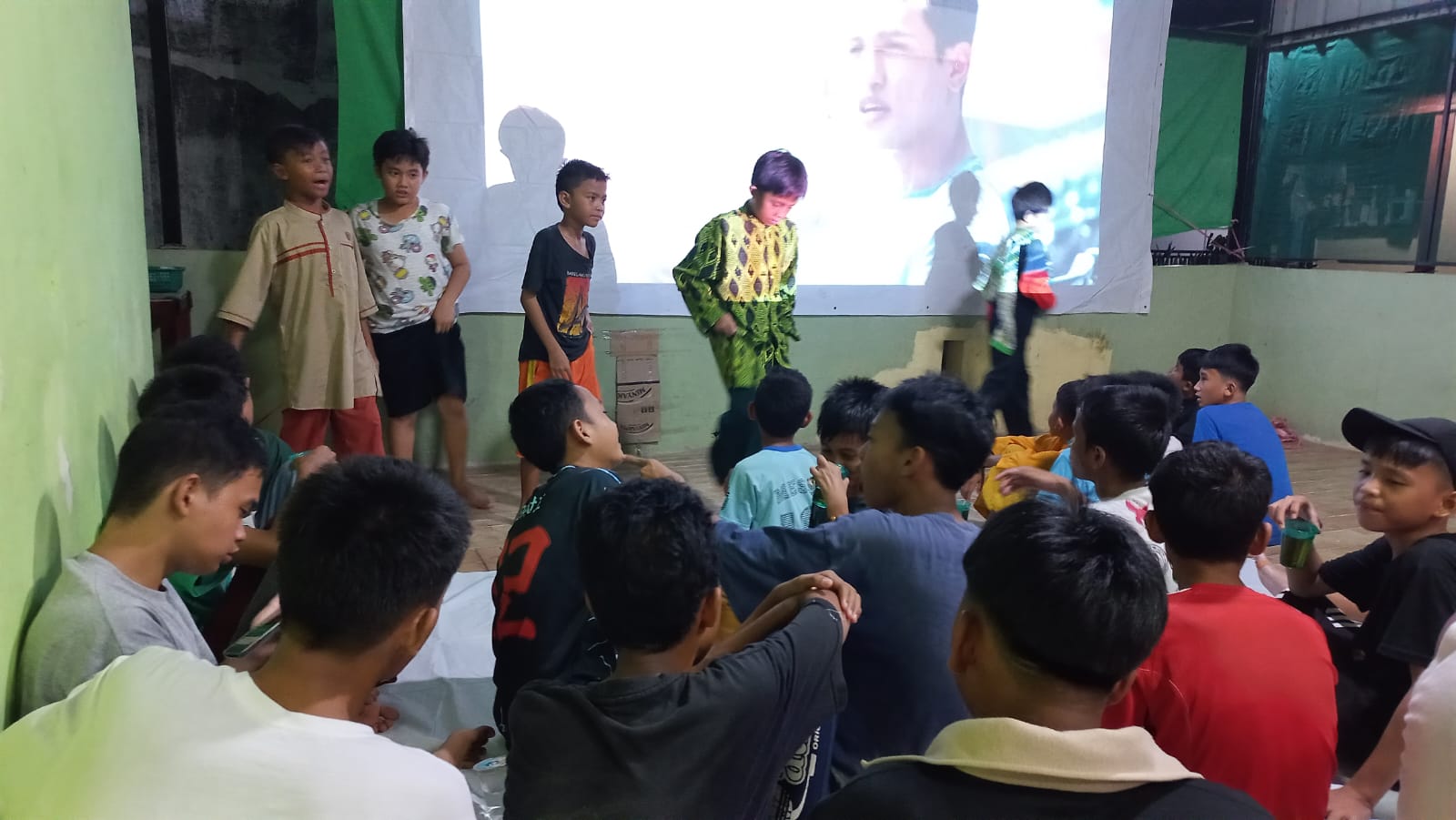 Imron Supardi Ketua RW 043 Botania Garden Ajak Warga dan Para Pemuda Nobar Semifinal Piala Asia U- 23