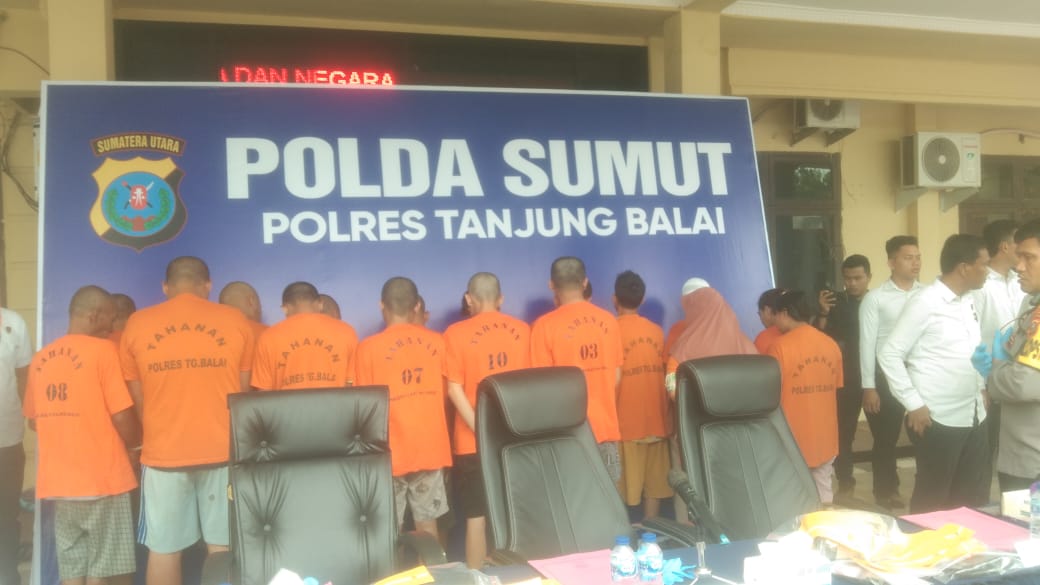 Polres Tanjung Balai,pimpin Konferensi Pers ungkap kasus Tindak Pidana Narkoba selama Pelaksanaan Operasi Kepolisian Antik Toba 2024.