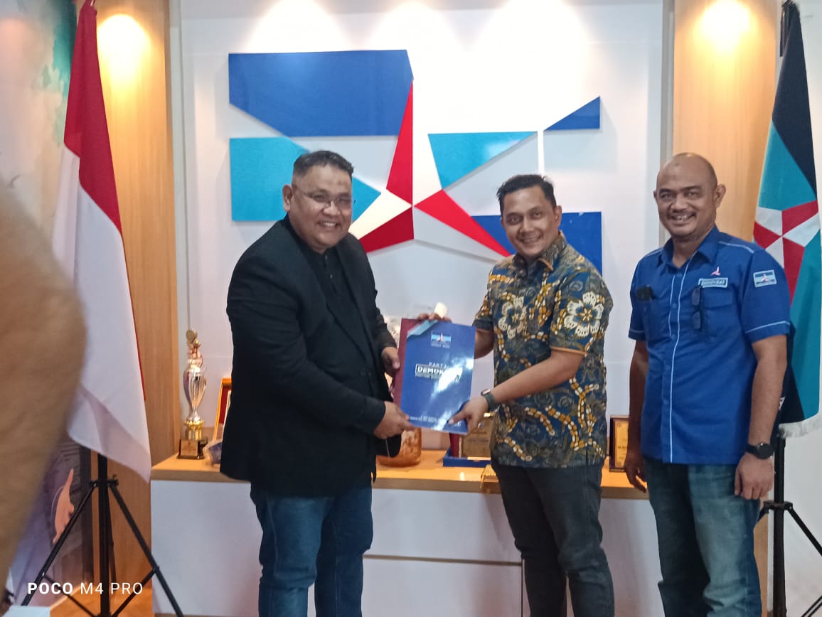 Teguh Santosa Selaku Ketua Umum Jaringan Media Siber Indonesia Mendaftar Calon Gubernur Sumatera Utara