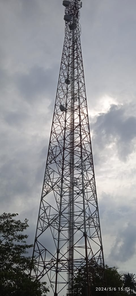 Jaringan sinyal Telkomsel Erorr, Masyarakat topoi distrik sumuri Terpaksa Harus Naik Kelantai Dua Bangunan Tua Yang Sudah Rusak, Sangat Beresiko 