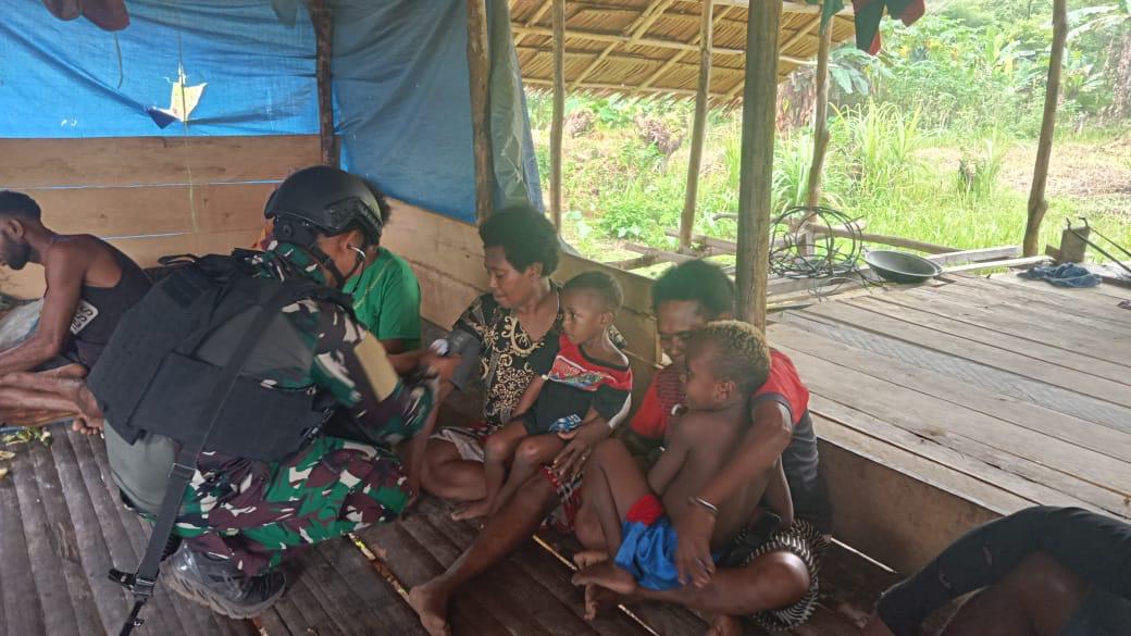 Satgas Pamtas Yonif 407/PK Gelar Bakti Kesehatan Kepada Warga Perbatasan