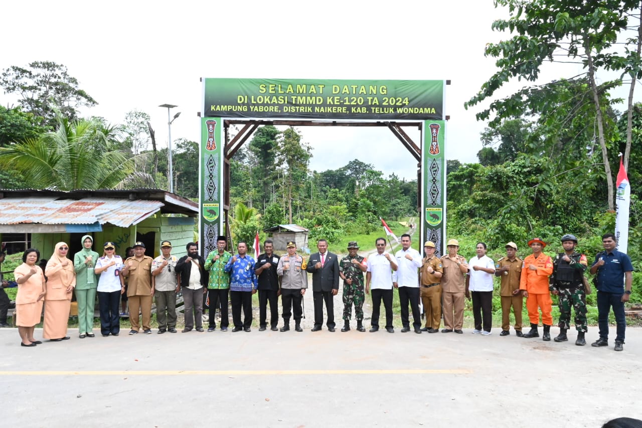 Kodim 1811/Teluk Wondama Gelar Upacara Pembukaan TMMD Ke-120 di Kampung Yabore