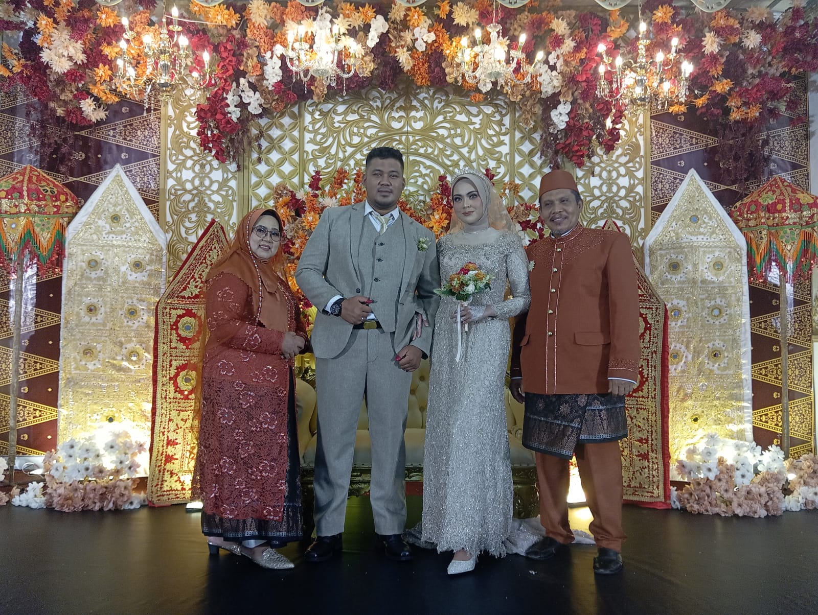 Ustadz Harjen Suheri B Sc ,S Ag Menikahkan Putrinya Suci Indah Ramadhania,S I kom